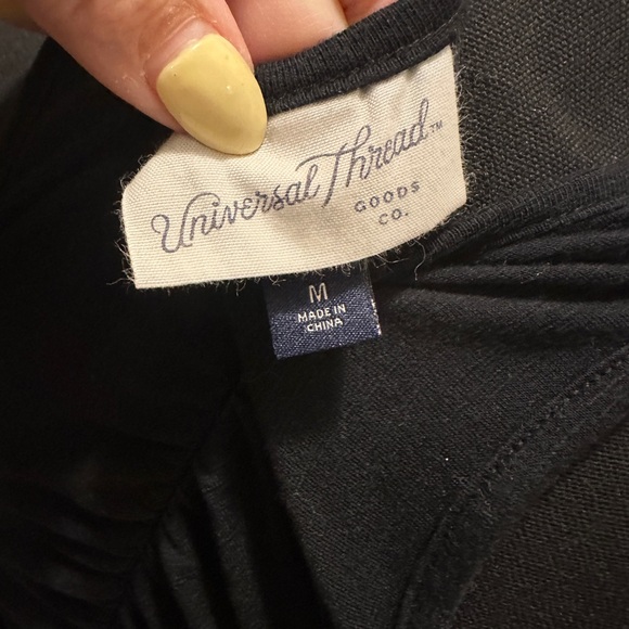 Universal Threads Black Ruched Women's Tank Top size medium - Picture 3 of 3